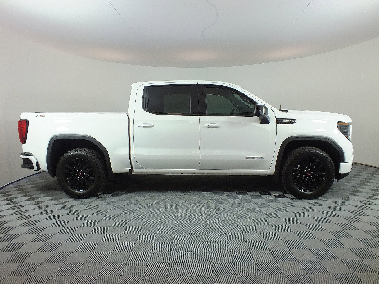 2025 GMC Sierra 1500 Elevation 4WD *1-OWNER! UNDER 3K MILES!*