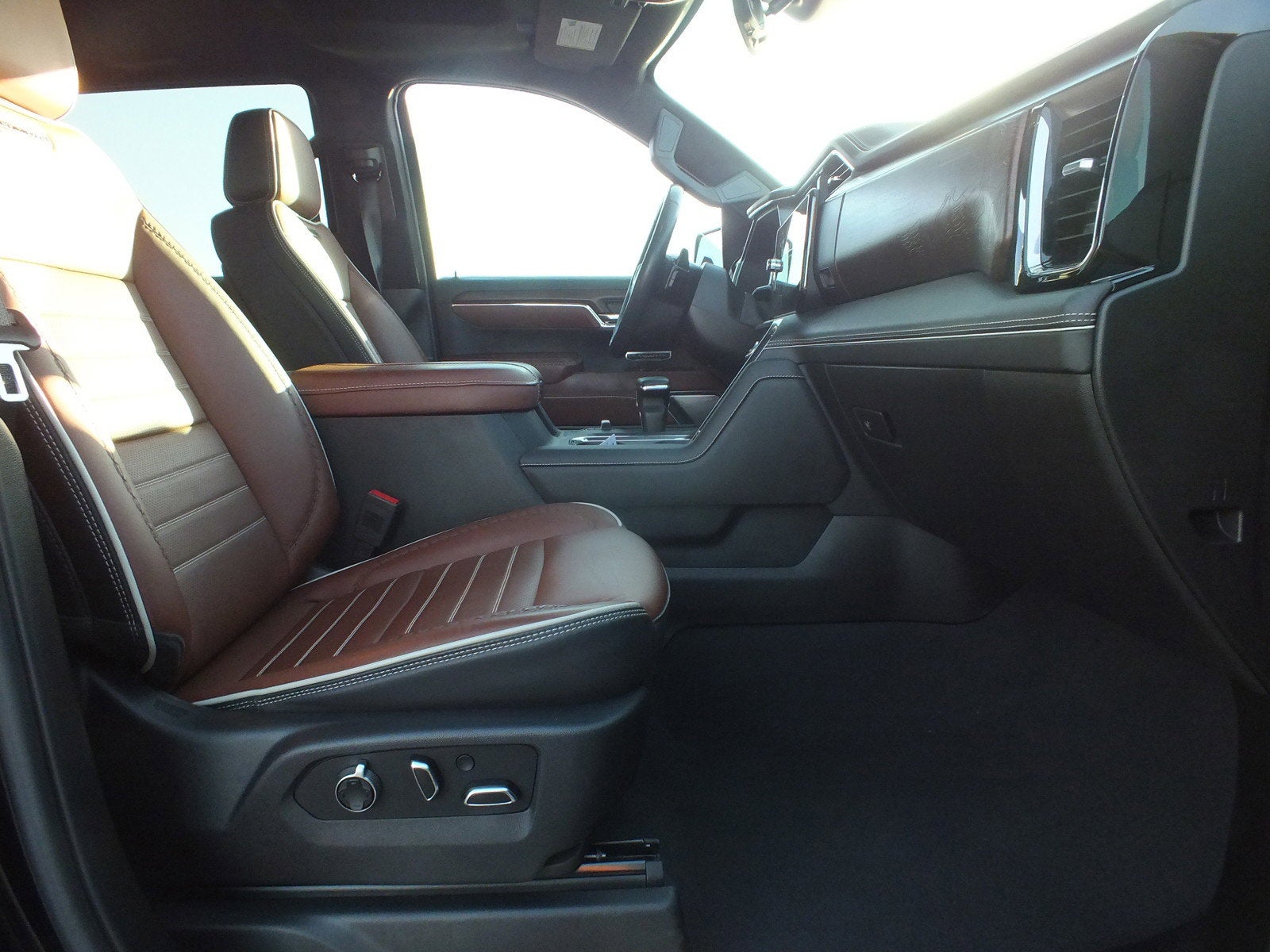 2024 GMC Sierra 1500 Denali Ultimate 4WD *1-OWNER! Luxury Without Limits!*