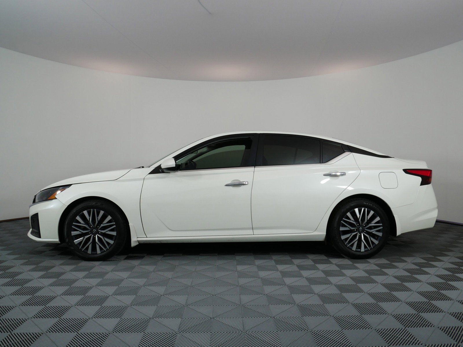 2023 Nissan Altima 2.5 SV FWD *CLEAN CARFAX!*