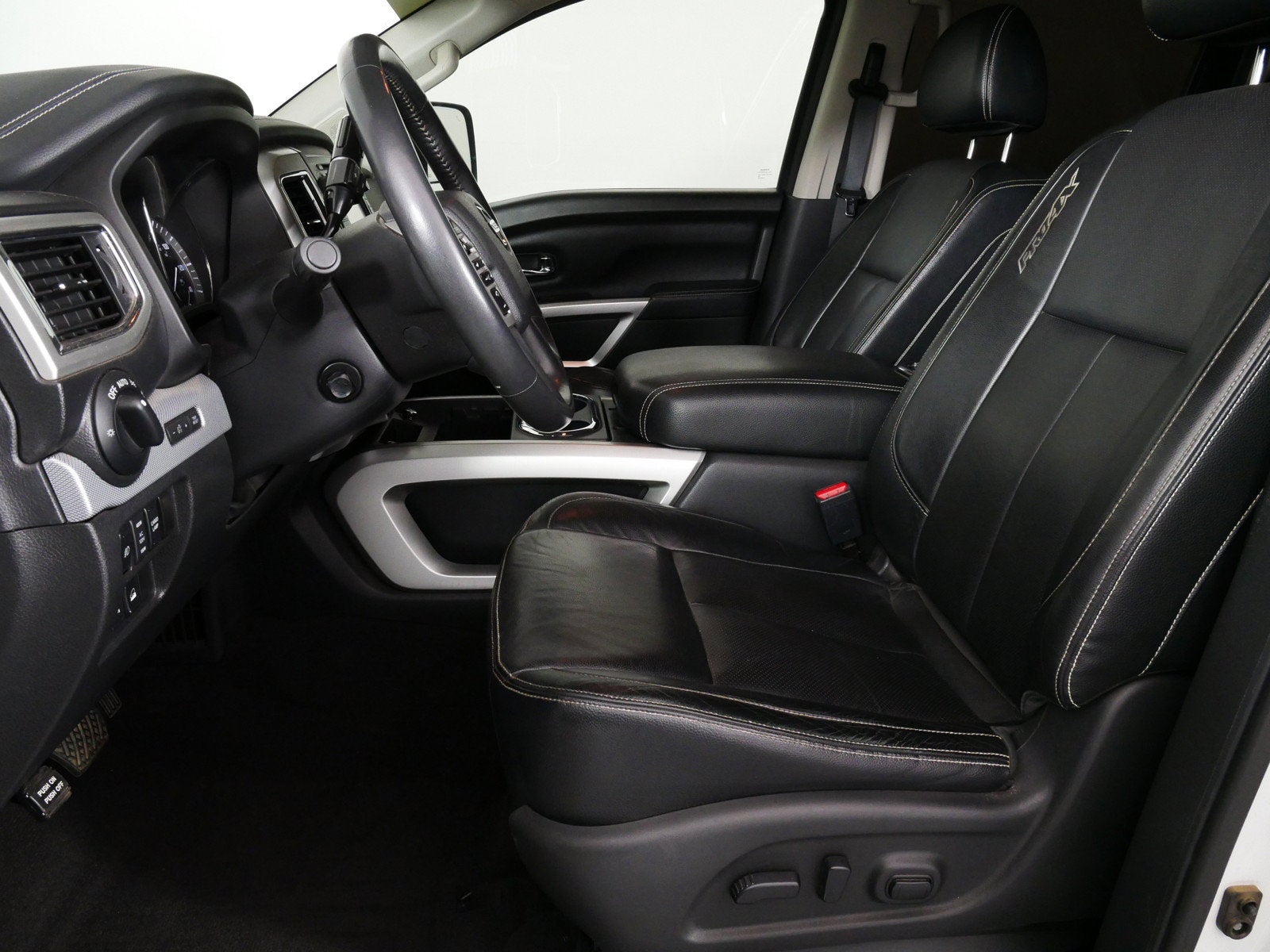 2017 Nissan Titan PRO-4X 4WD *CLEAN CARFAX*