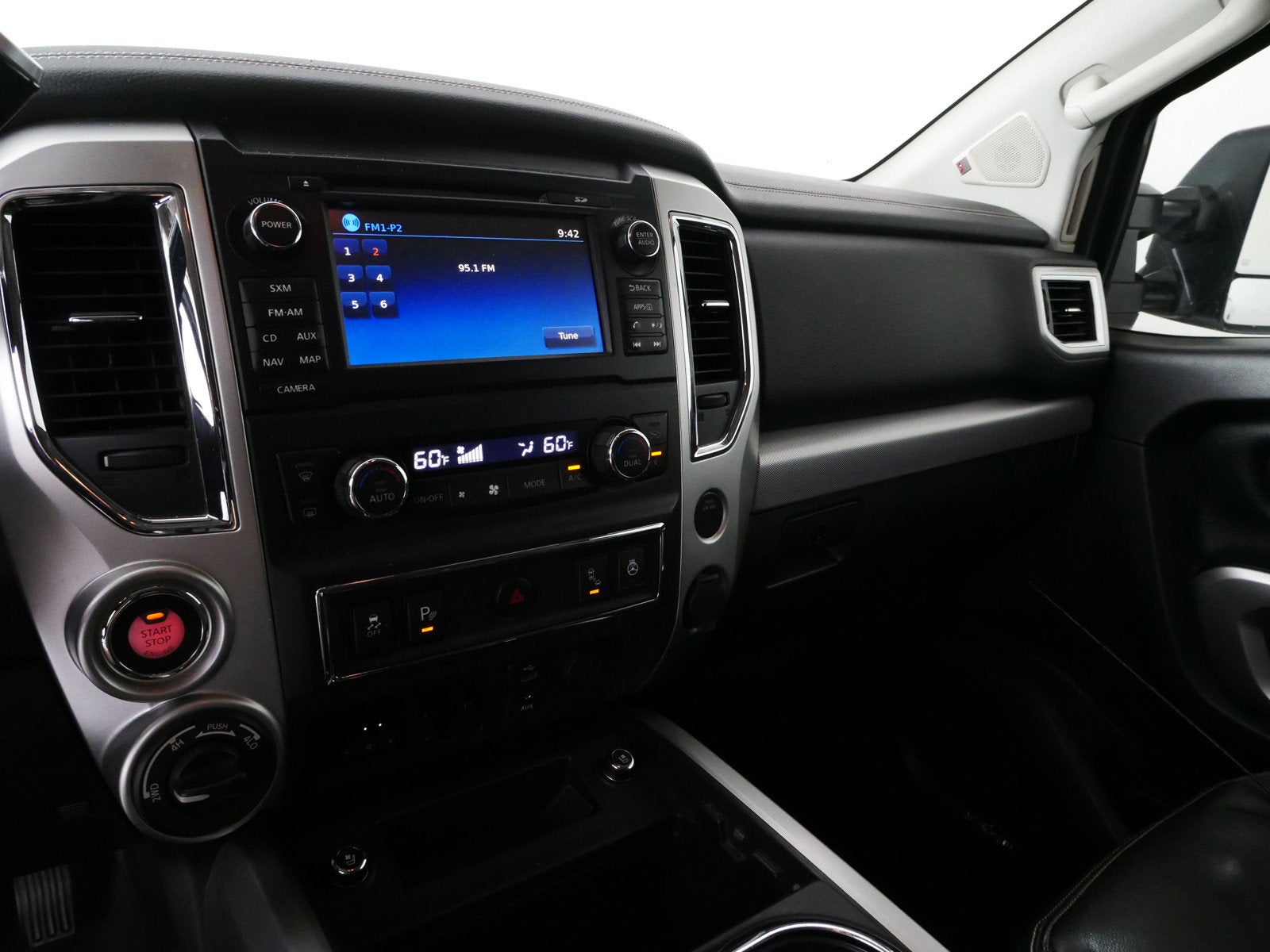 2017 Nissan Titan PRO-4X 4WD *CLEAN CARFAX*