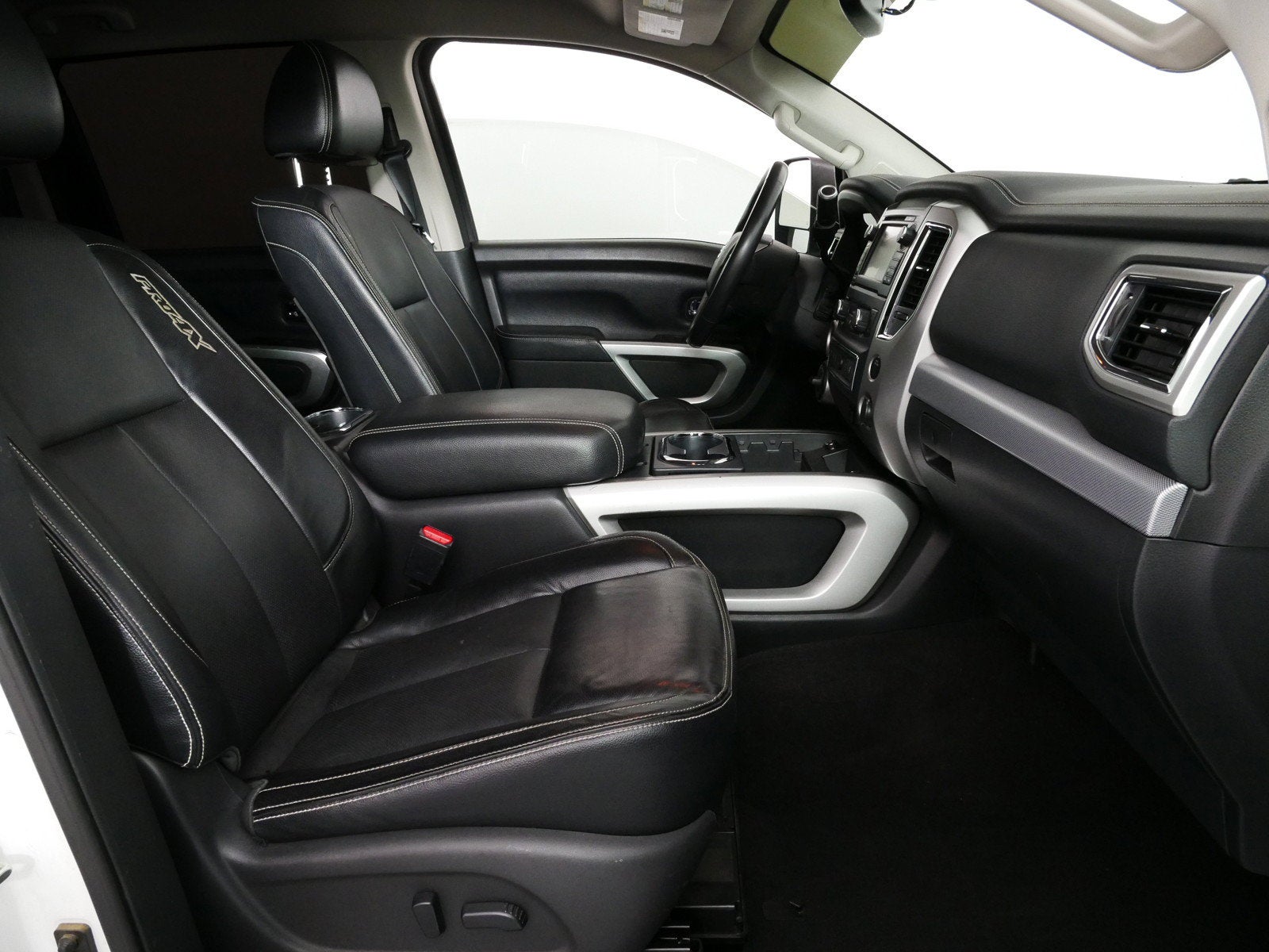 2017 Nissan Titan PRO-4X 4WD *CLEAN CARFAX*