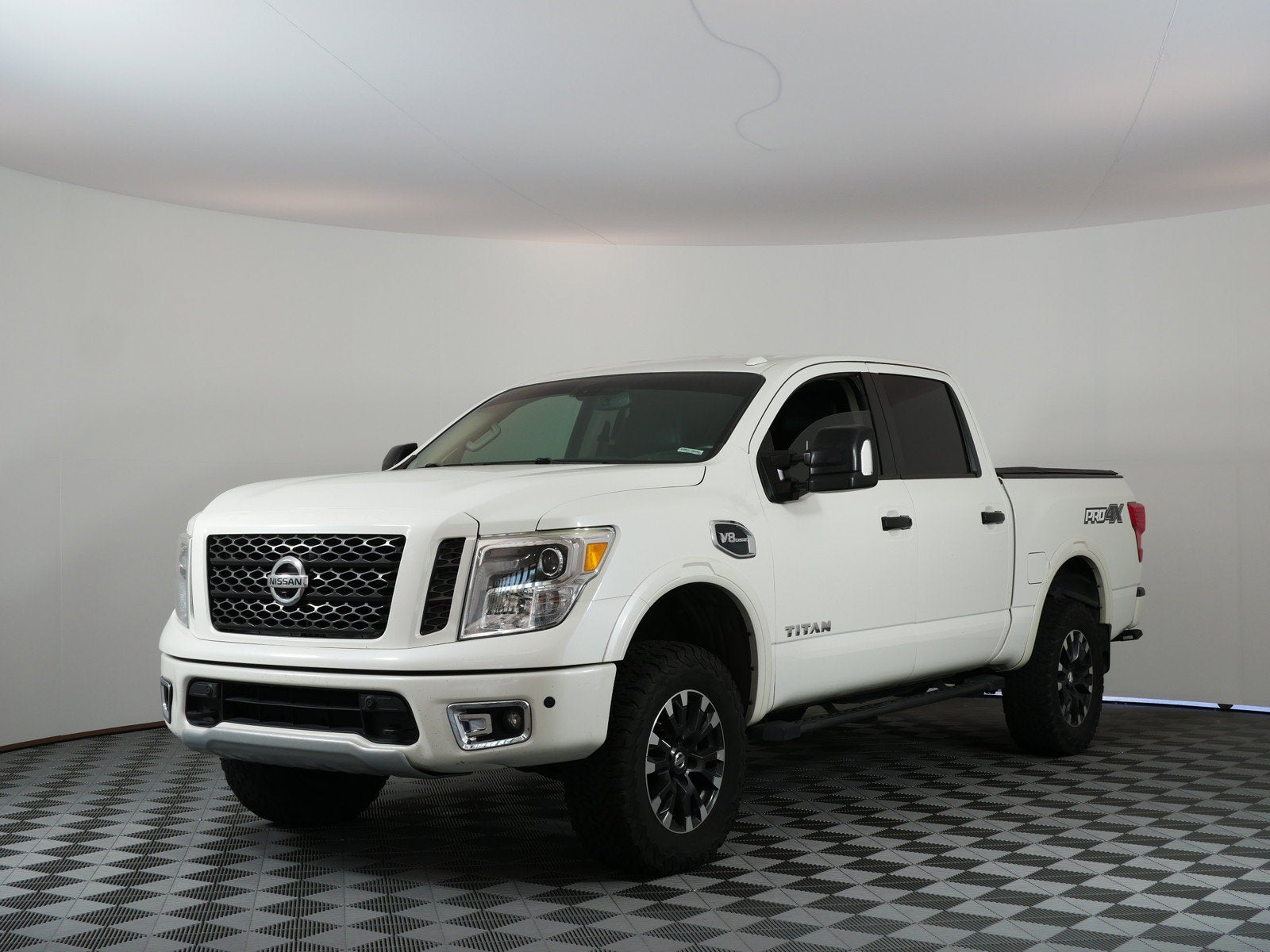 2017 Nissan Titan PRO-4X 4WD *CLEAN CARFAX*