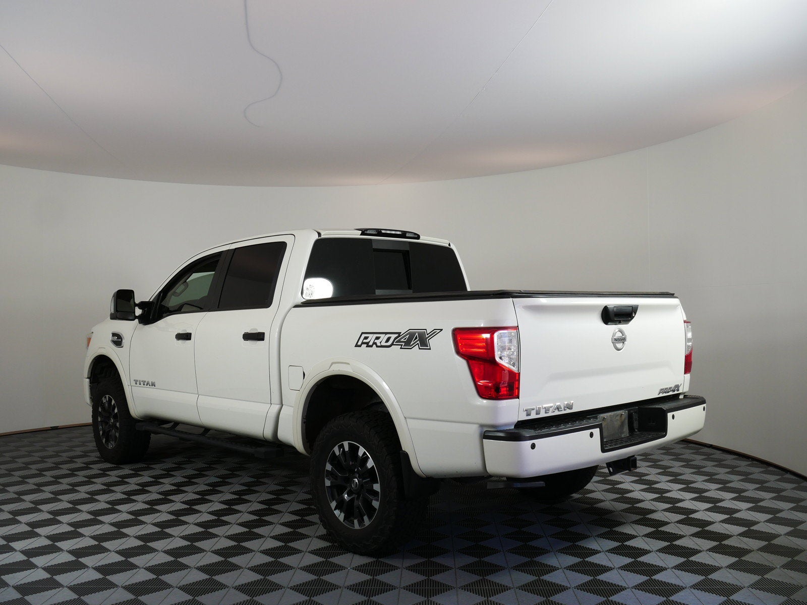 2017 Nissan Titan PRO-4X 4WD *CLEAN CARFAX*