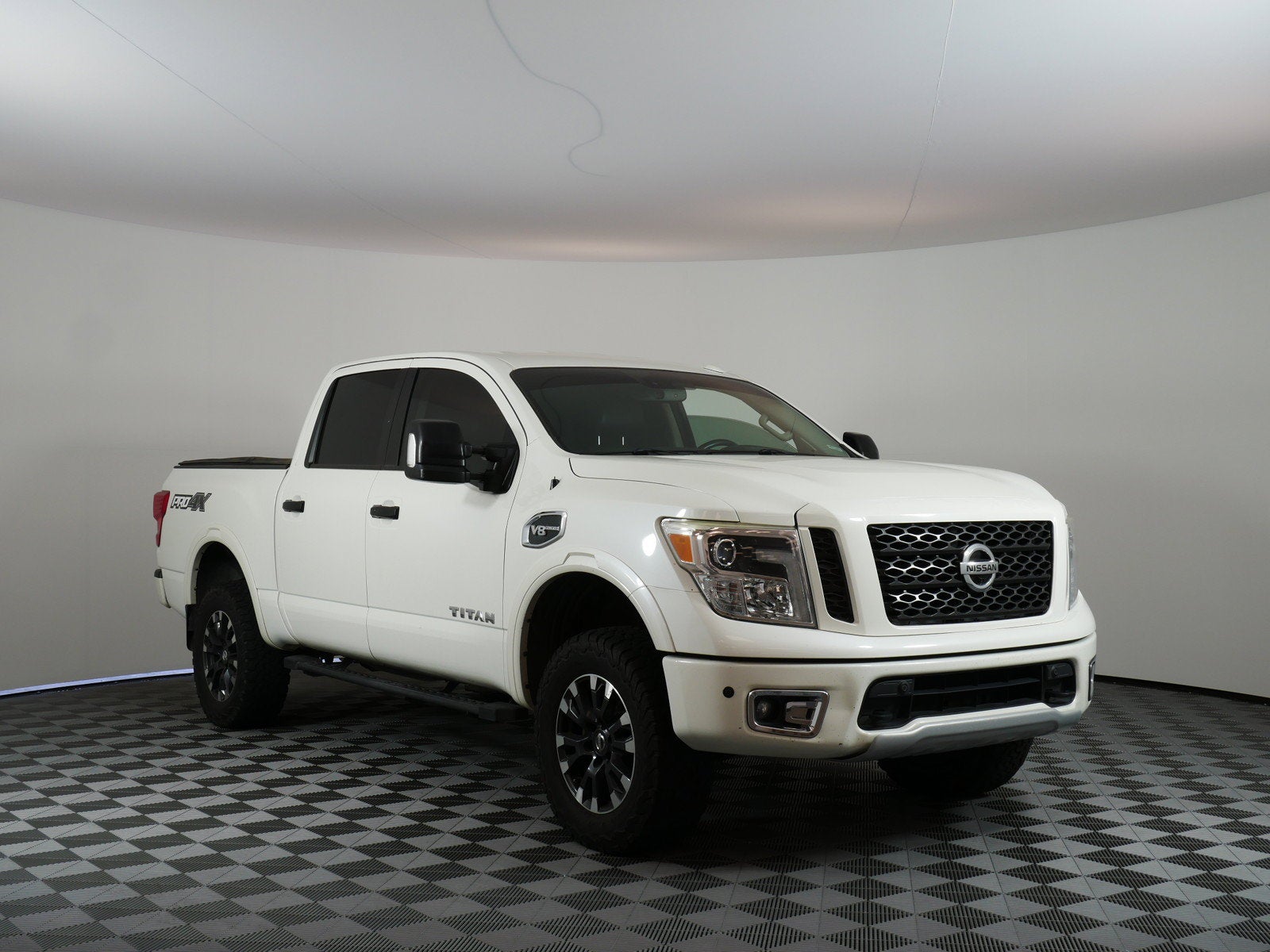 2017 Nissan Titan PRO-4X 4WD *CLEAN CARFAX*