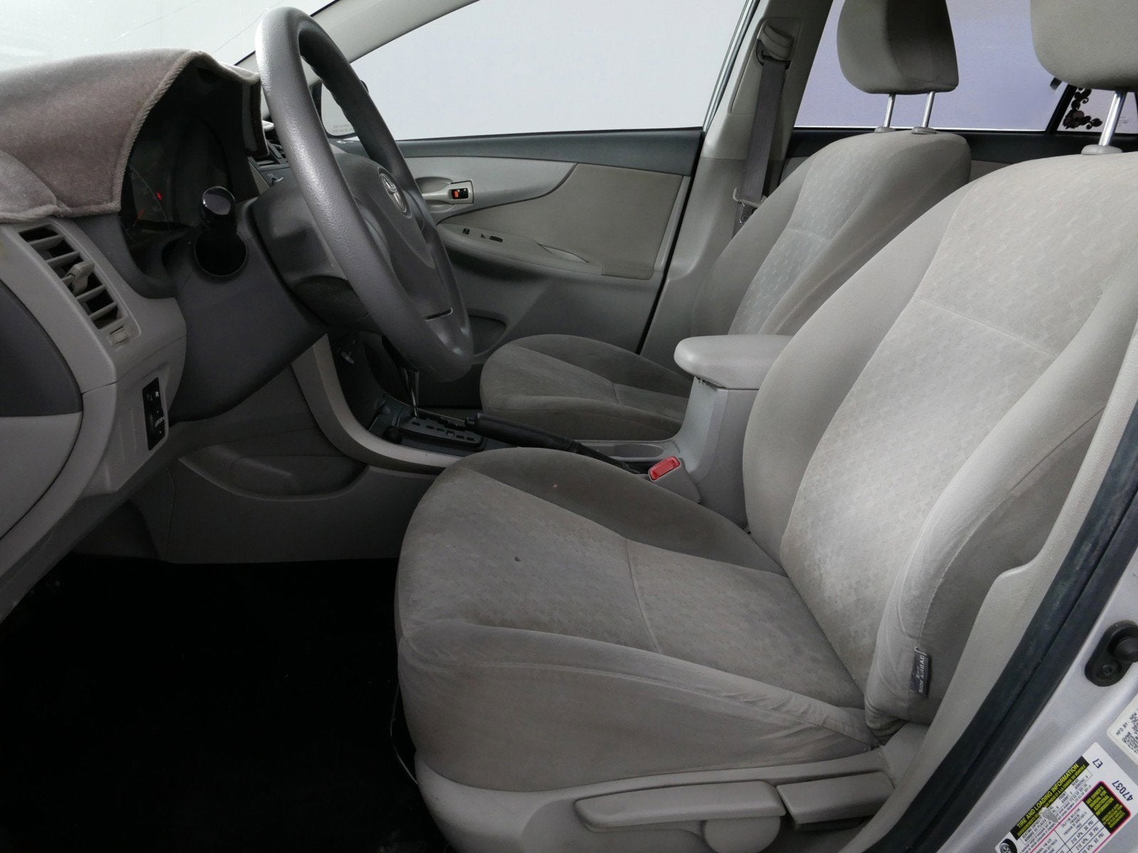 2009 Toyota Corolla LE FWD *GREAT MPG*!