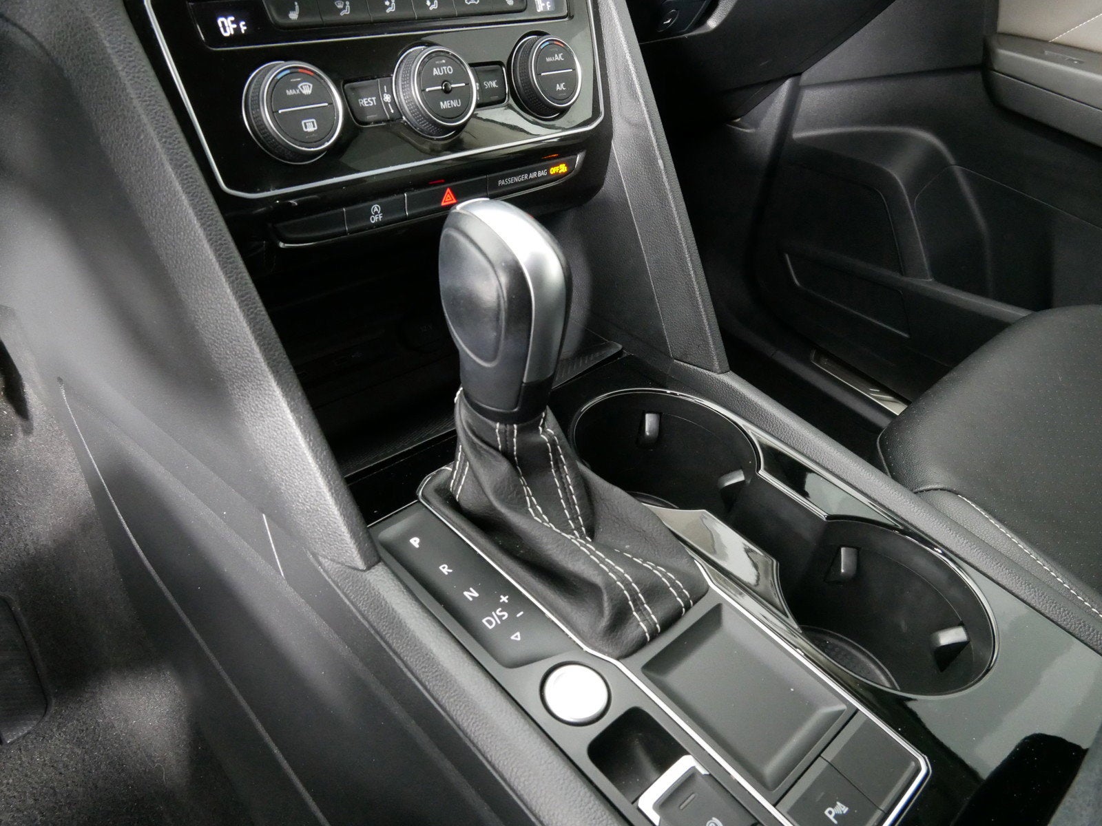 2023 Volkswagen Atlas 3.6L V6 SE w/Technology FWD *CLEAN CARFAX!*