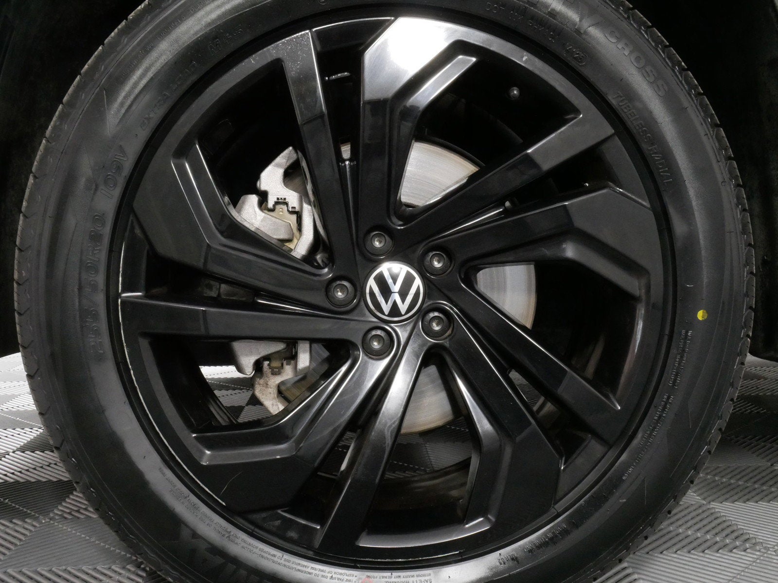 2023 Volkswagen Atlas 3.6L V6 SE w/Technology FWD *CLEAN CARFAX!*