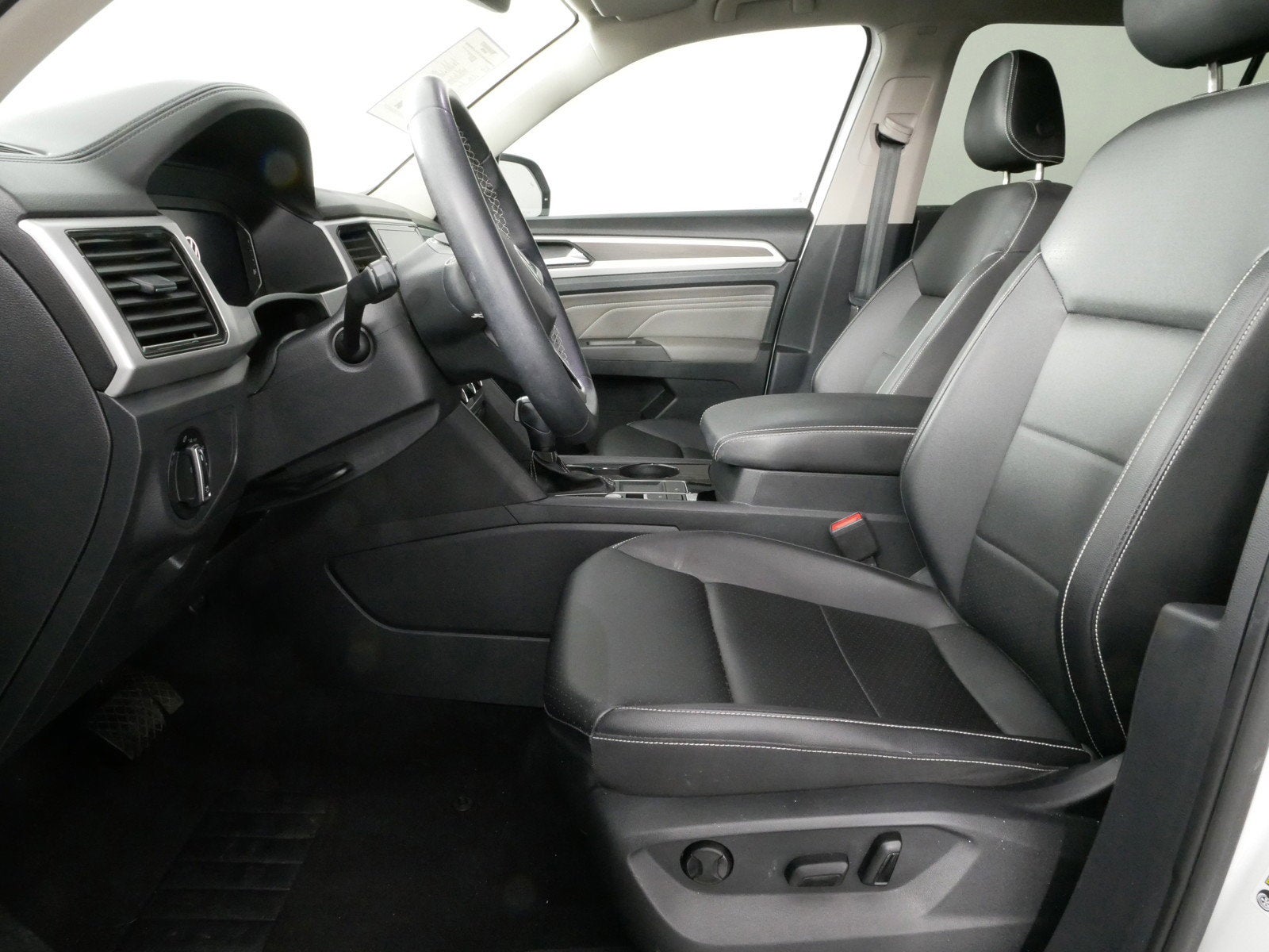 2023 Volkswagen Atlas 3.6L V6 SE w/Technology FWD *CLEAN CARFAX!*