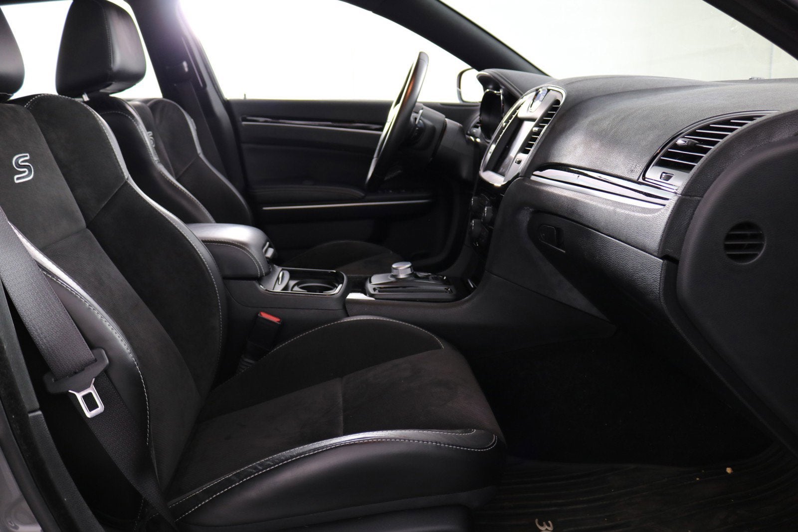 2019 Chrysler 300 300S RWD *CLEAN CARFAX, 1 OWNER!*