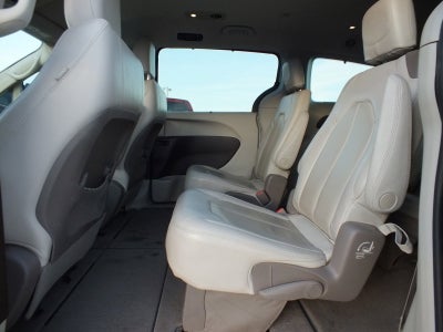 2020 Chrysler Pacifica Touring L *ROOMY!*