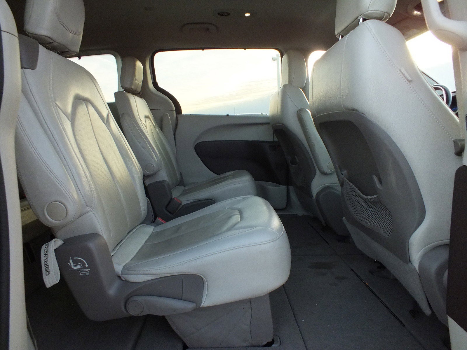 2020 Chrysler Pacifica Touring L *ROOMY!*