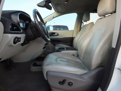 2020 Chrysler Pacifica Touring L *ROOMY!*
