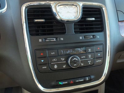 2015 Chrysler Town & Country Touring *CLEAN CARFAX*