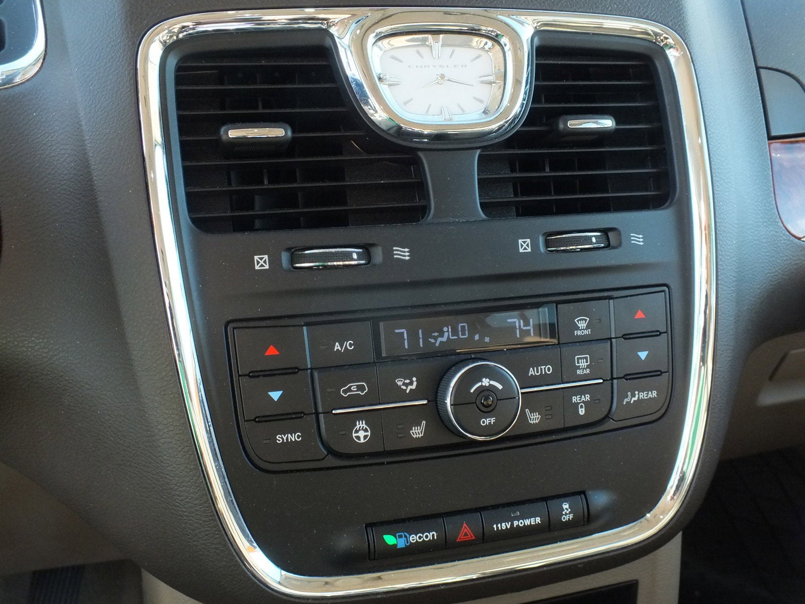 2015 Chrysler Town & Country Touring *CLEAN CARFAX*