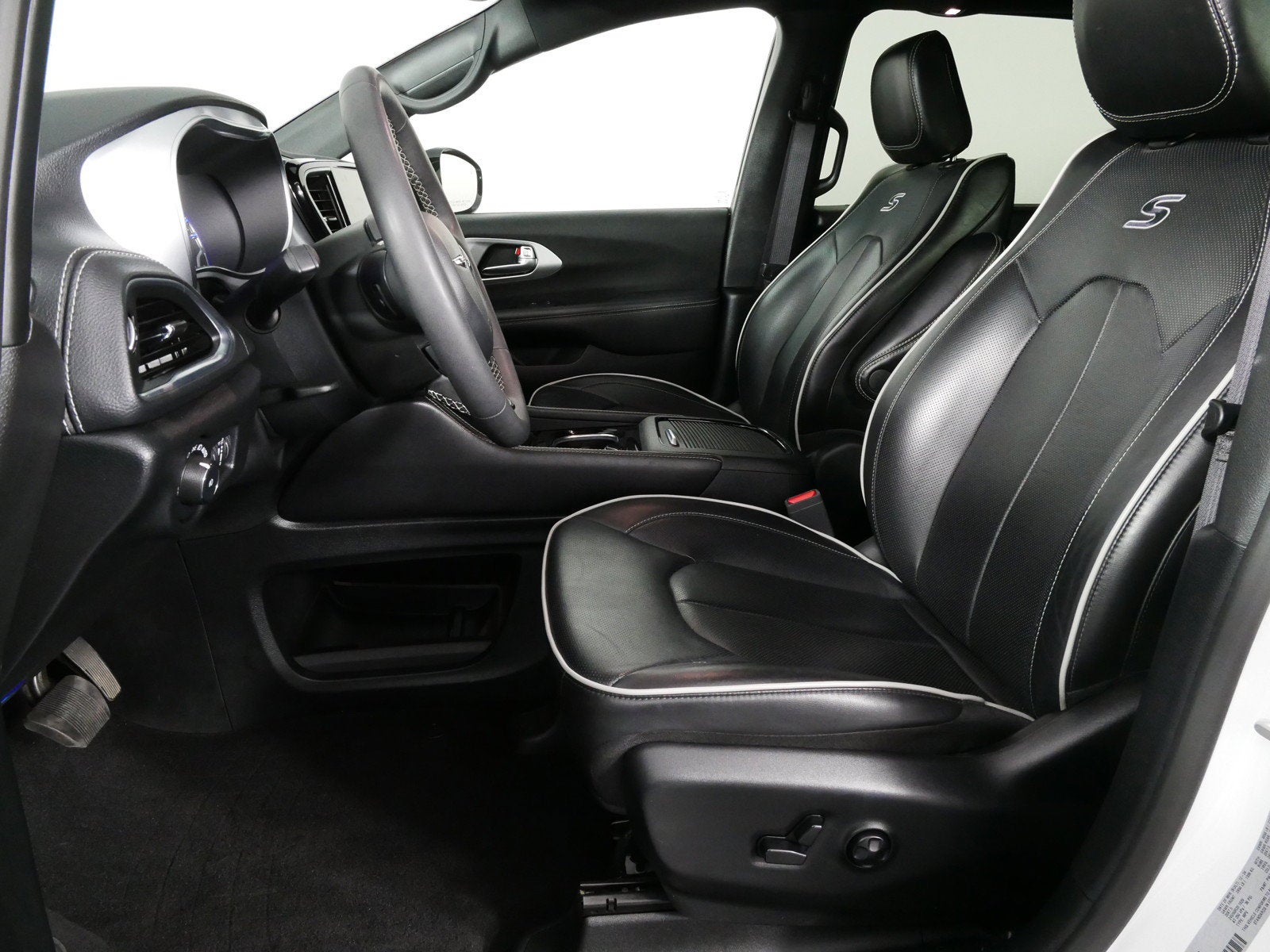2025 Chrysler Pacifica Limited *CLEAN CARFAX!*