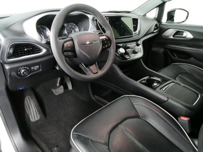 2025 Chrysler Pacifica Limited *CLEAN CARFAX!*