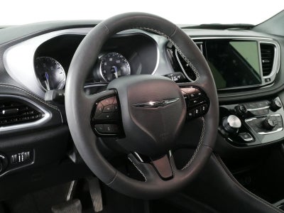 2025 Chrysler Pacifica Limited *CLEAN CARFAX!*