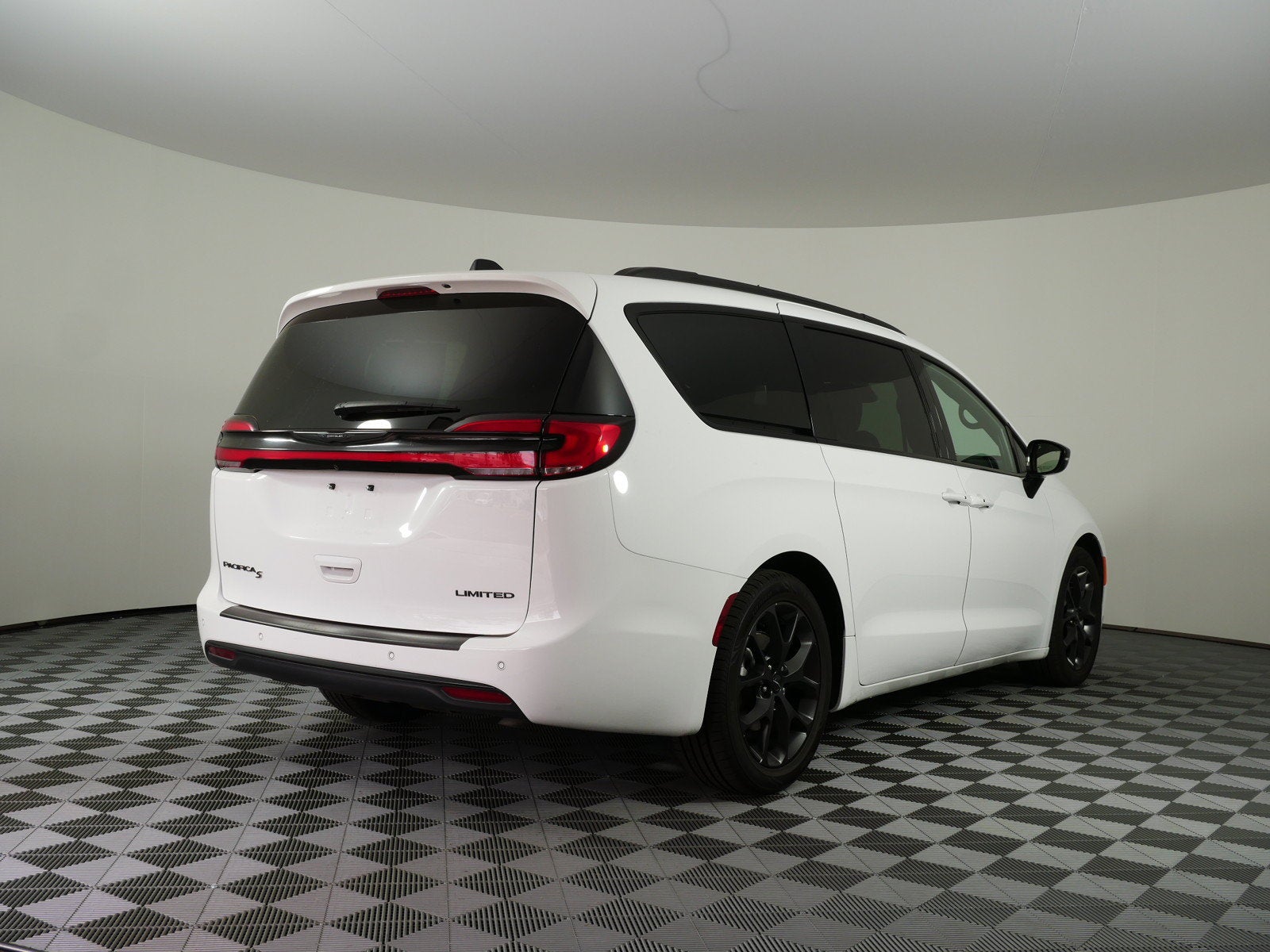 2025 Chrysler Pacifica Limited *CLEAN CARFAX!*