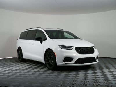 2025 Chrysler Pacifica Limited *CLEAN CARFAX!*