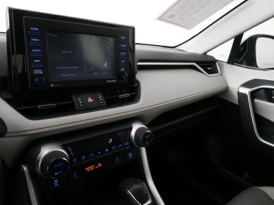 2020 Toyota RAV4 XLE Premium *1-OWNER*