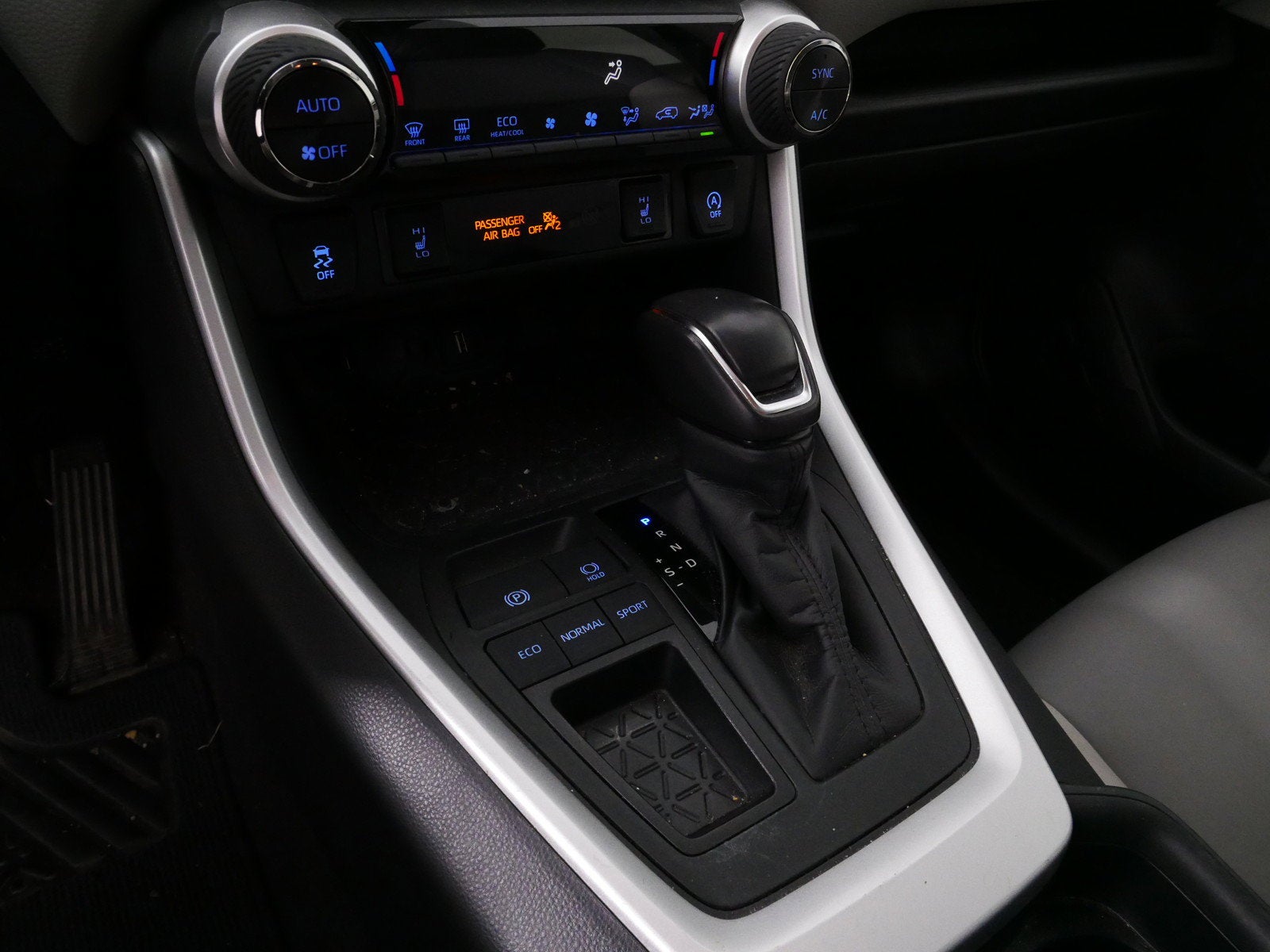 2020 Toyota RAV4 XLE Premium *1-OWNER*