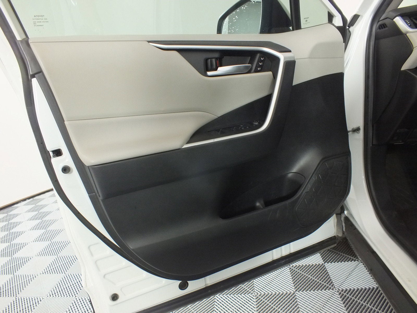 2022 Toyota RAV4 XLE Premium *1-OWNER*