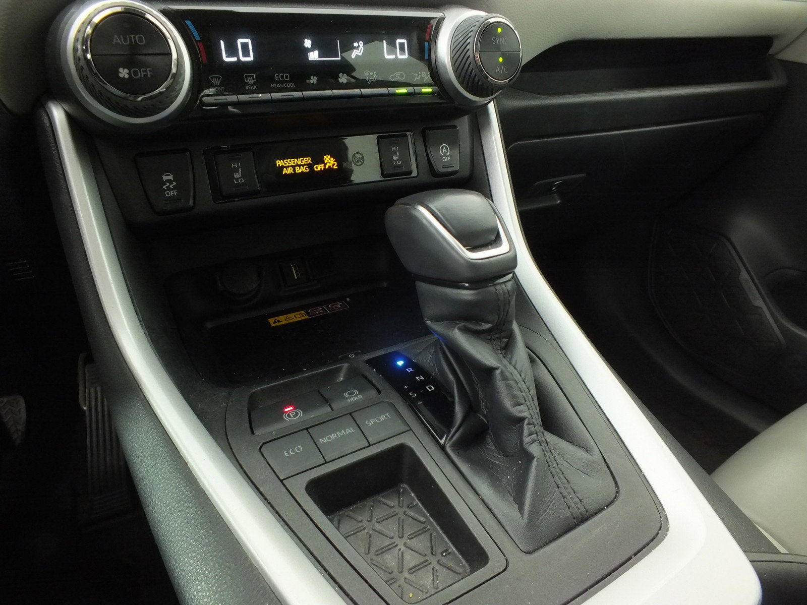 2022 Toyota RAV4 XLE Premium *1-OWNER*