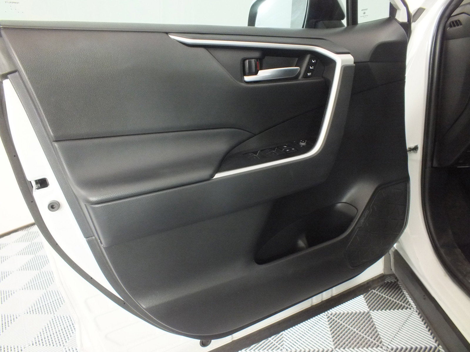 2024 Toyota RAV4 XLE Premium *1-OWNER*