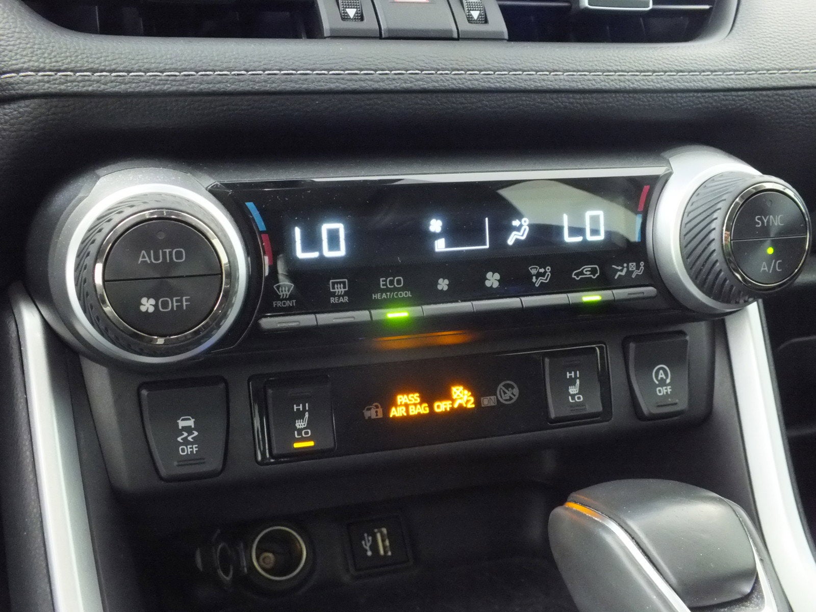 2024 Toyota RAV4 XLE Premium *1-OWNER*