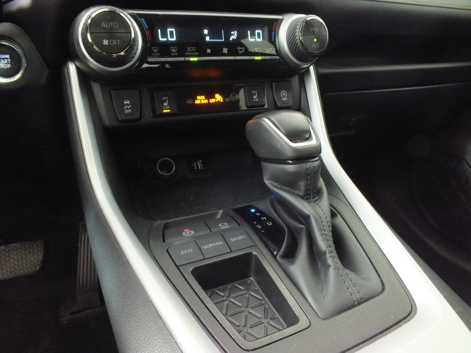 2024 Toyota RAV4 XLE Premium *1-OWNER*