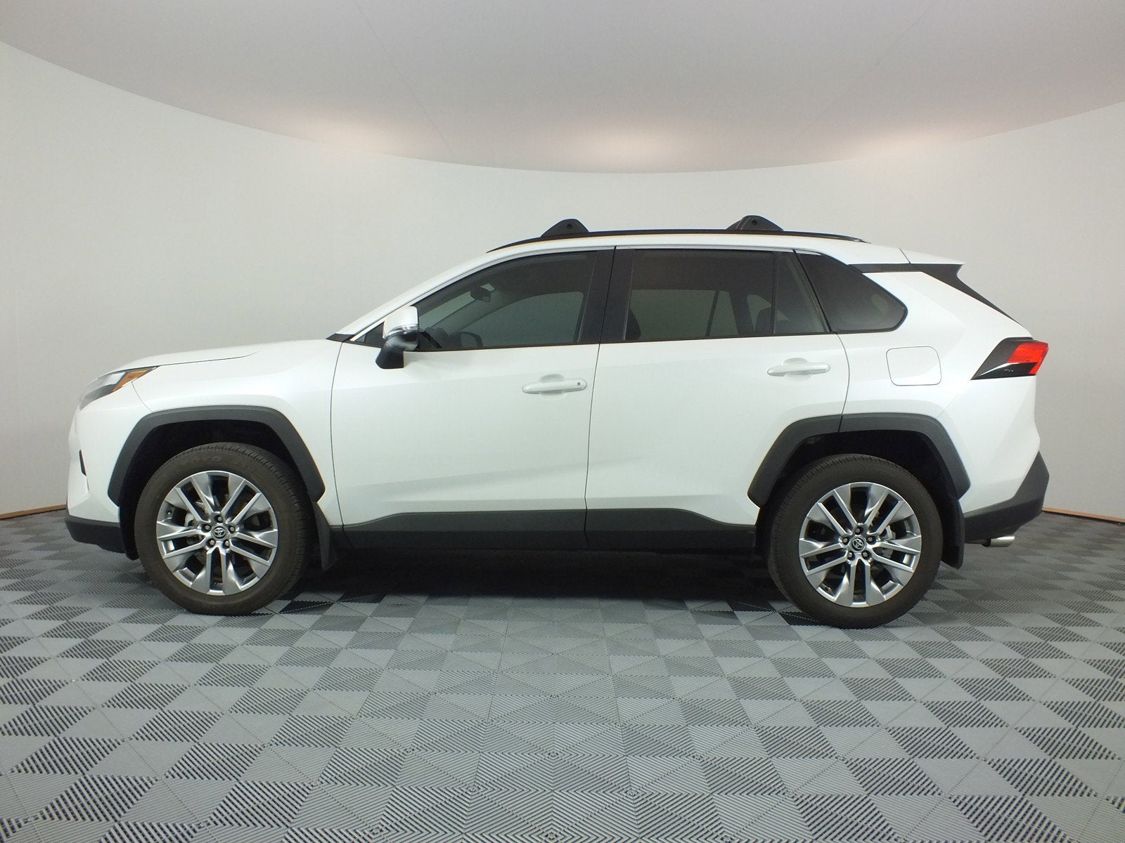 2024 Toyota RAV4 XLE Premium *1-OWNER*