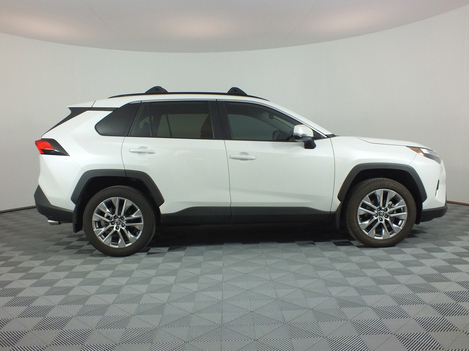 2024 Toyota RAV4 XLE Premium *1-OWNER*