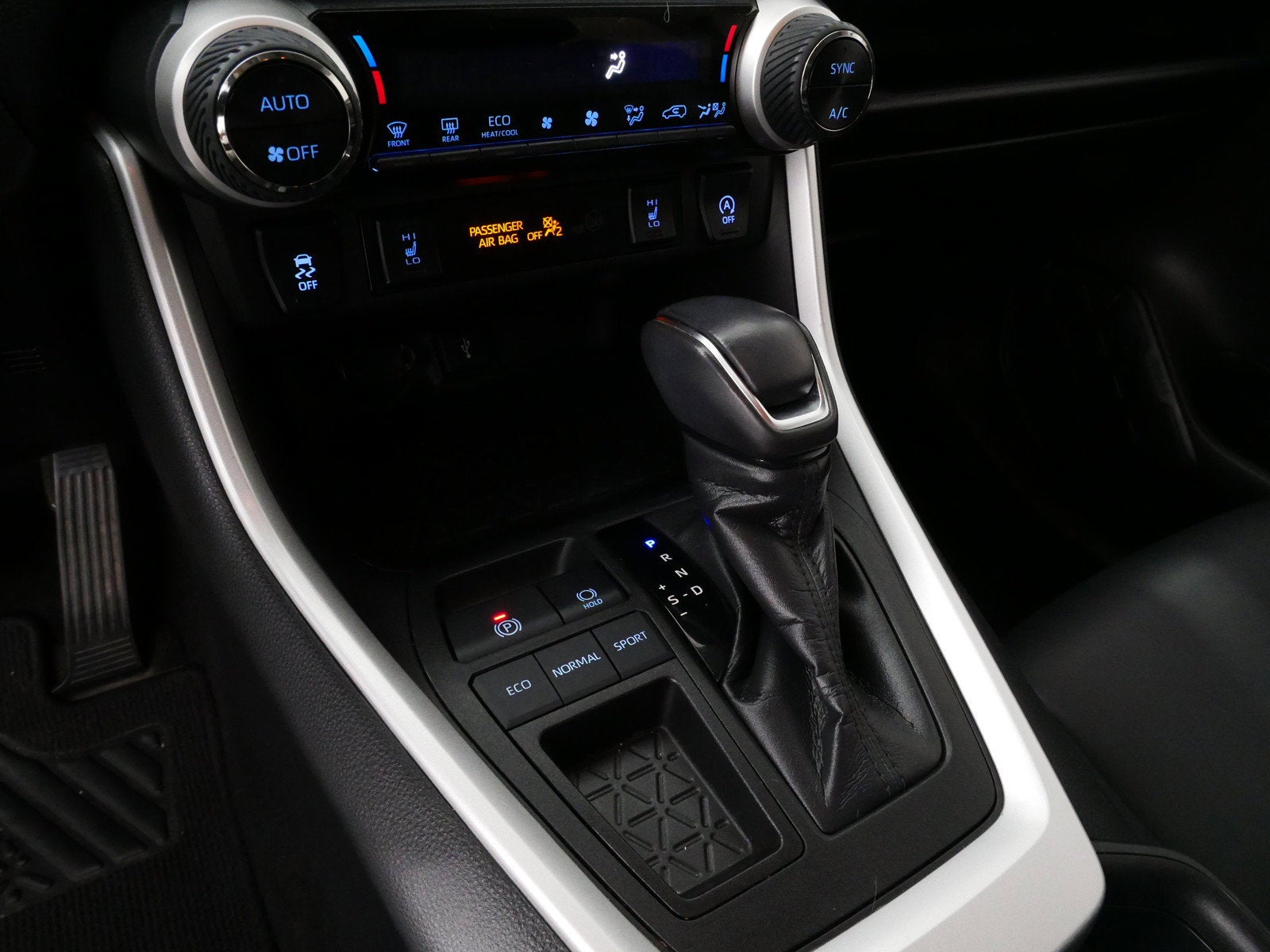 2020 Toyota RAV4 XLE Premium *CLEAN CARFAX*