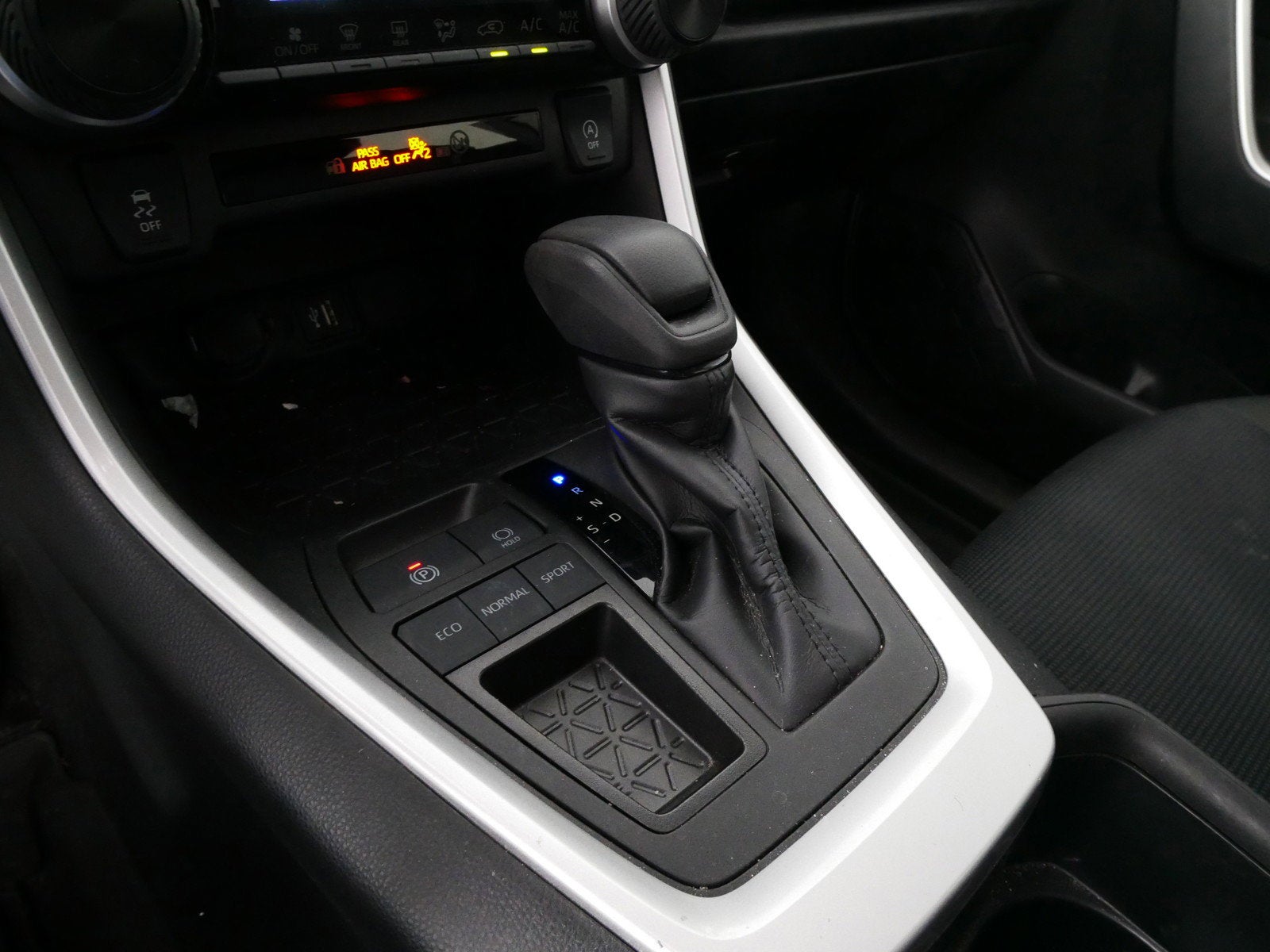 2024 Toyota RAV4 LE *1-OWNER*