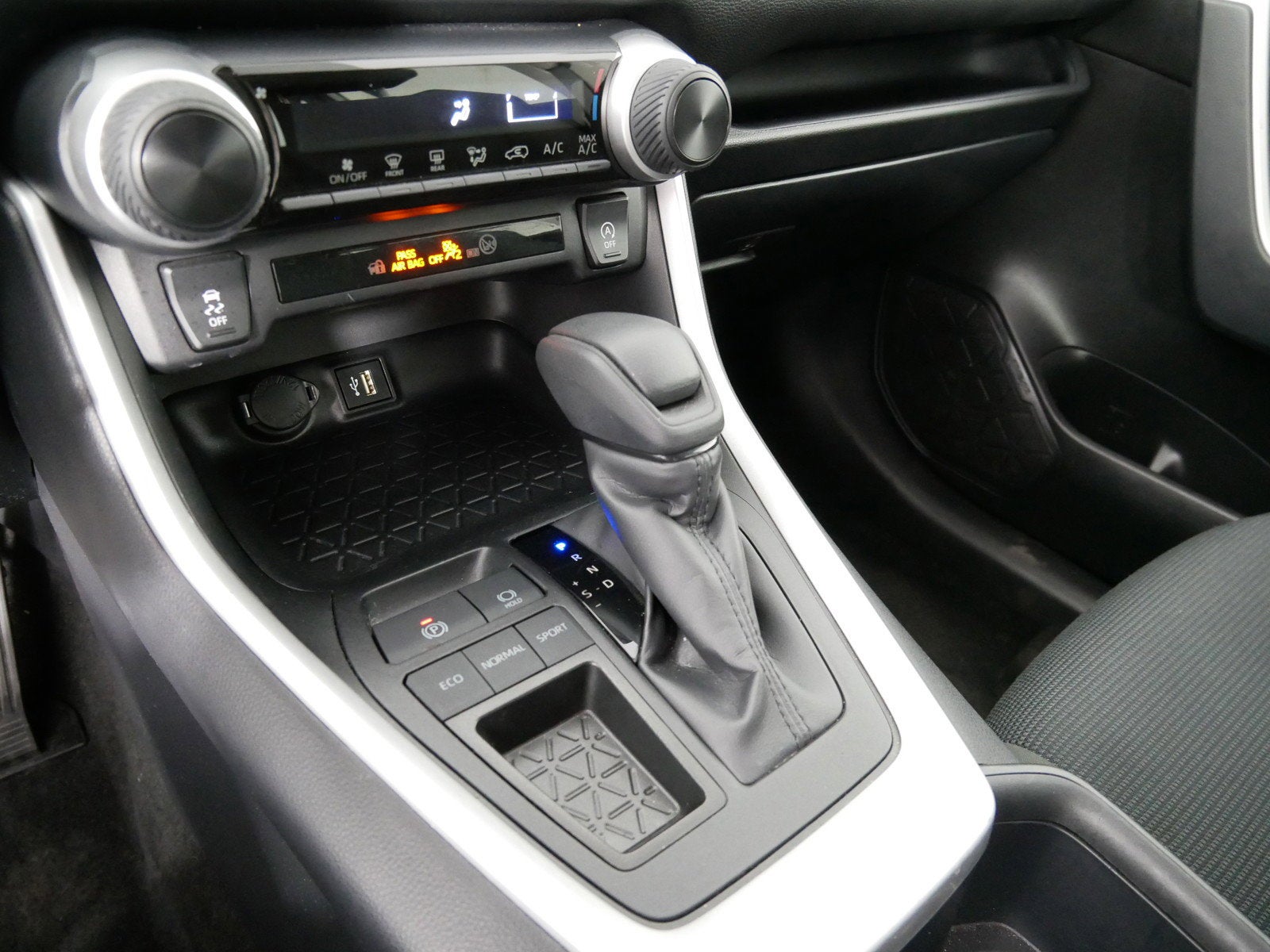 2025 Toyota RAV4 LE FWD *1-OWNER*