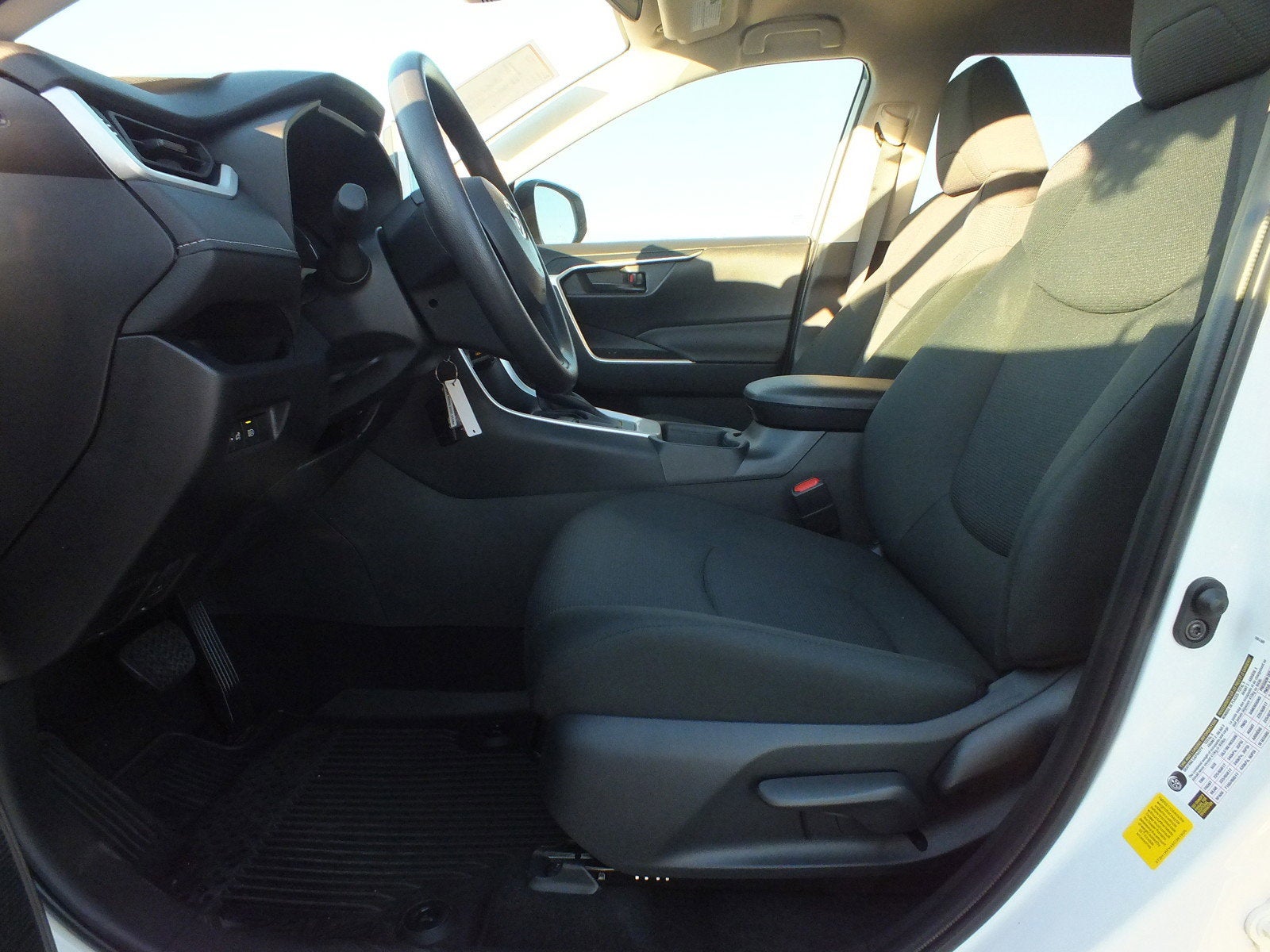 2025 Toyota RAV4 LE *EXCELLENT, LIKE NEW CONDITION!*