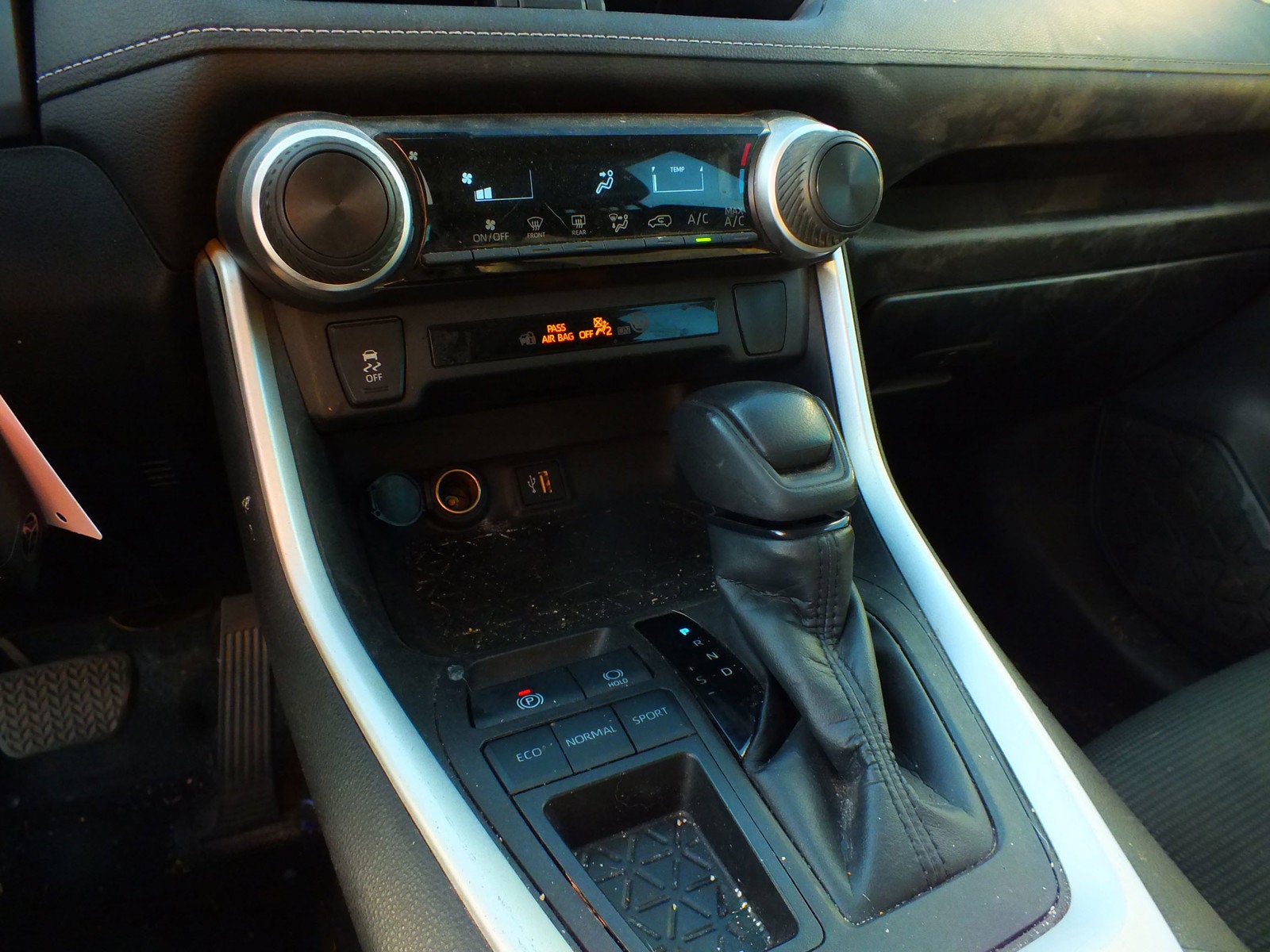 2023 Toyota RAV4 LE *CLEAN CARFAX*