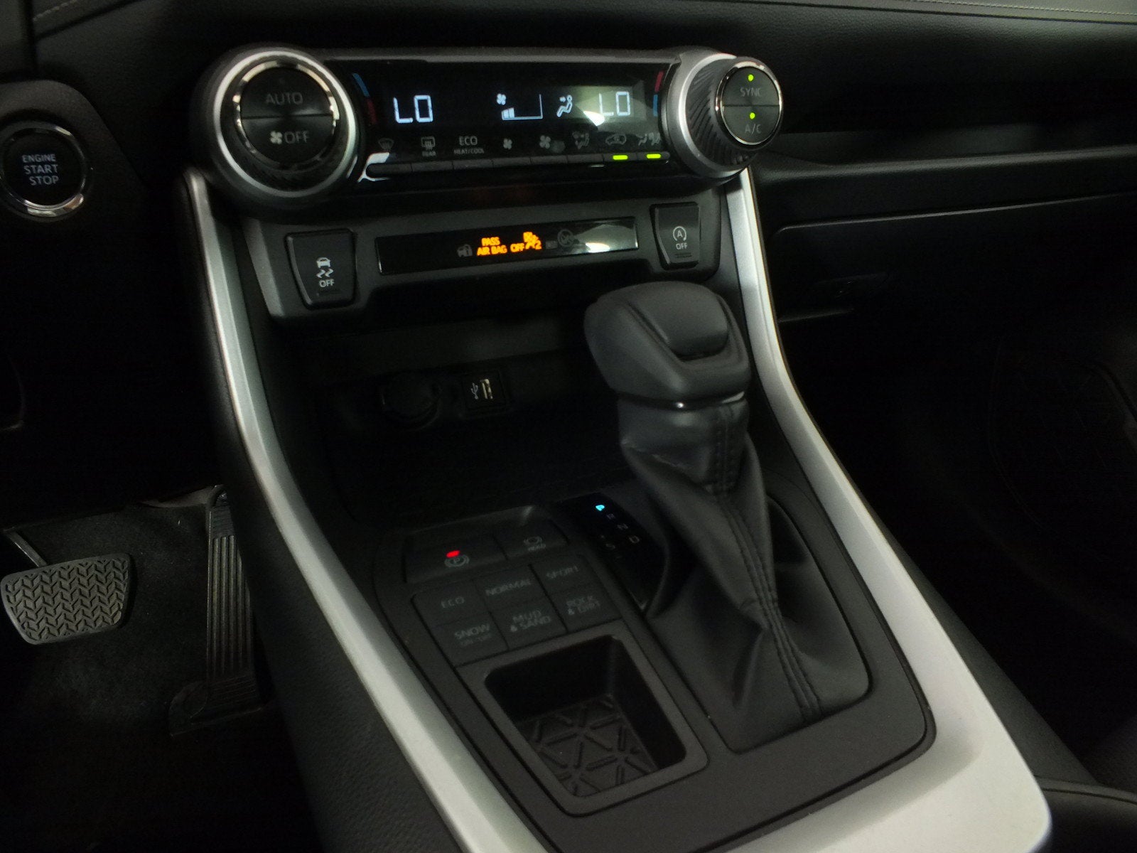 2025 Toyota RAV4 XLE AWD *1-OWNER*