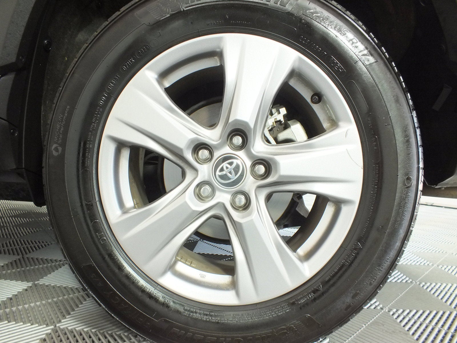 2025 Toyota RAV4 XLE AWD *1-OWNER!*