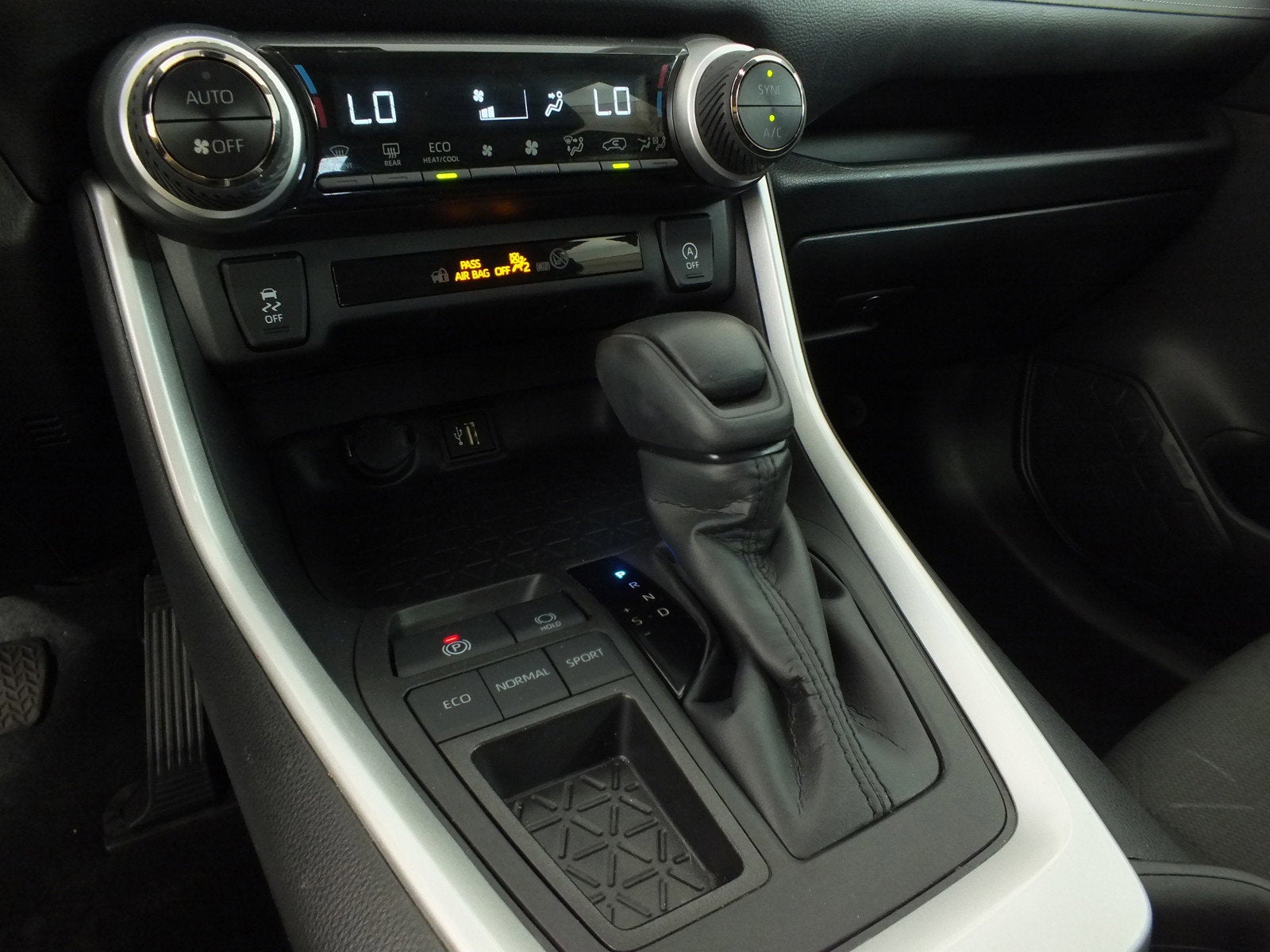 2024 Toyota RAV4 XLE *1-OWNER*
