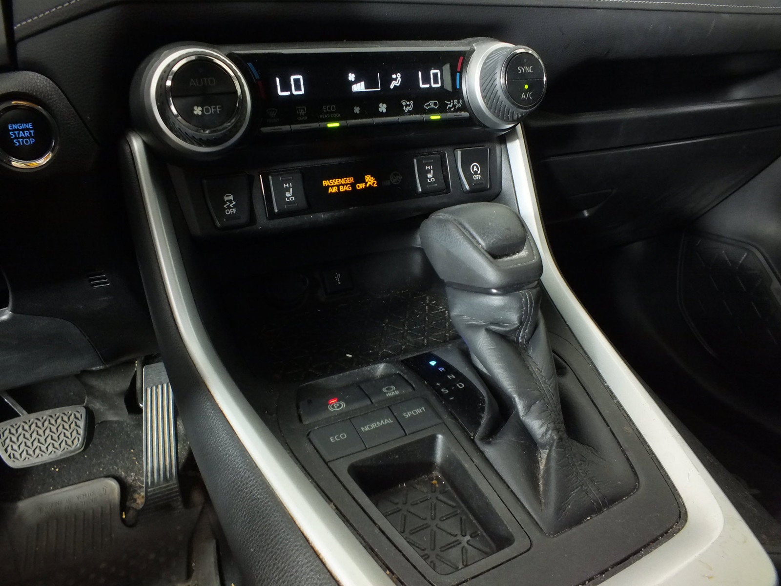 2021 Toyota RAV4 XLE *CLEAN CARFAX*