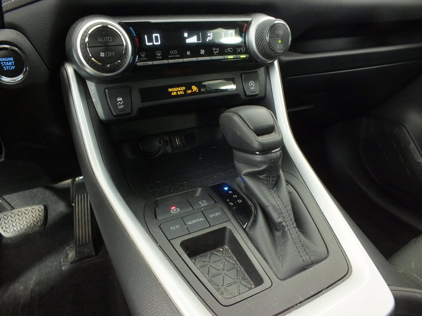 2021 Toyota RAV4 XLE *CLEAN CARFAX*