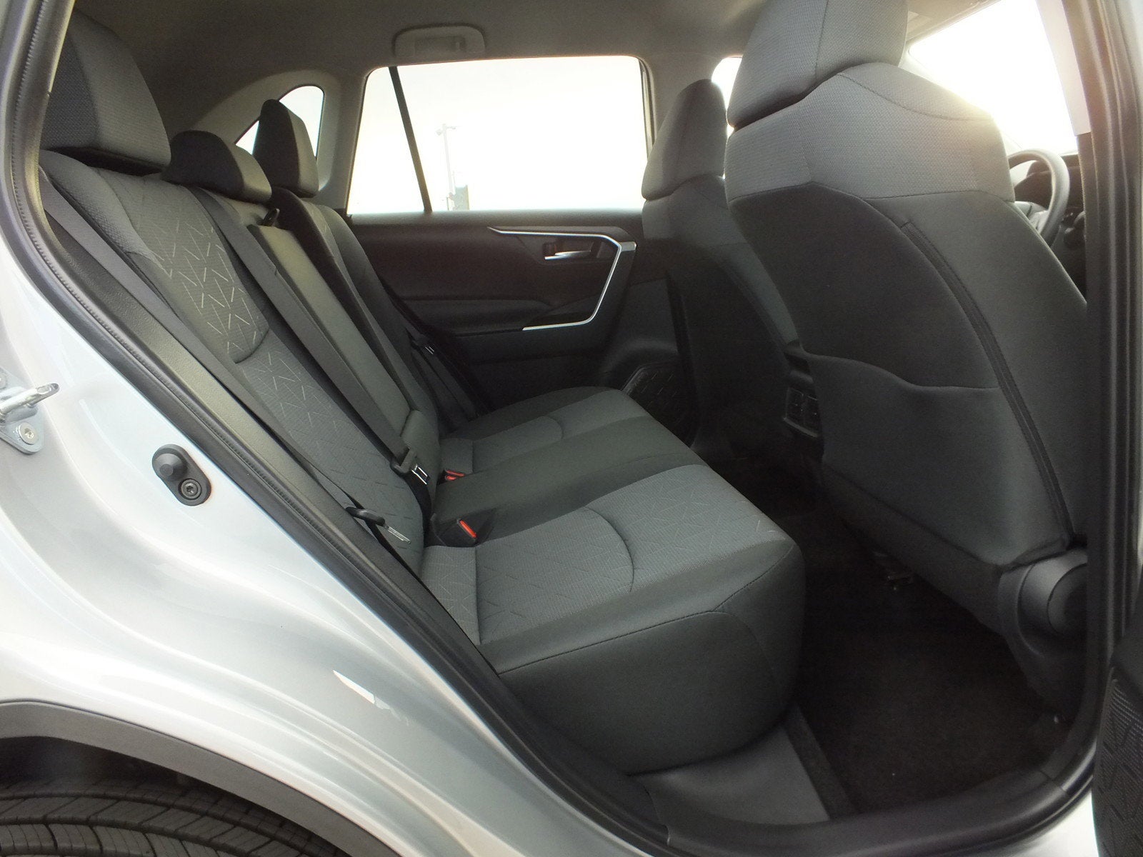 2025 Toyota RAV4 XLE *LOOKS EXCELLENT! LOW MILES!*