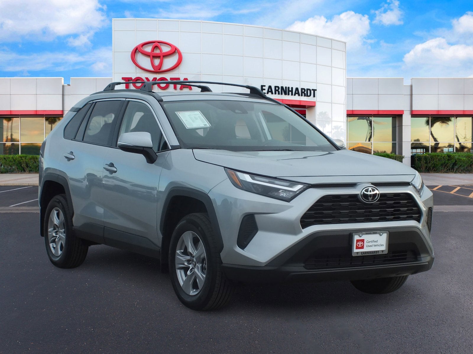 2025 Toyota RAV4 XLE *LOOKS EXCELLENT! LOW MILES!*