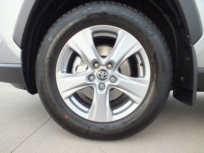 2025 Toyota RAV4 XLE *LOOKS EXCELLENT! LOW MILES!*