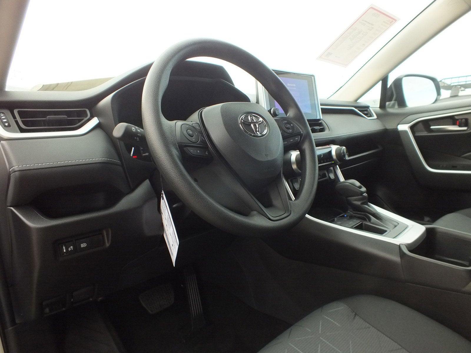 2025 Toyota RAV4 XLE *LOOKS EXCELLENT! LOW MILES!*