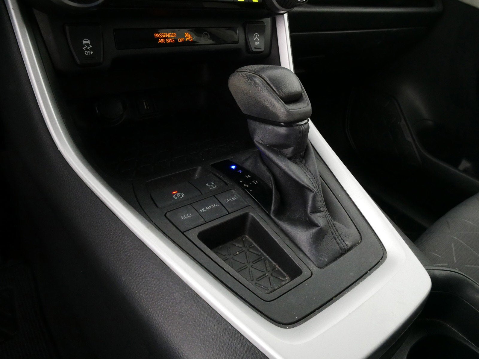 2021 Toyota RAV4 XLE FWD *ROOMY!*