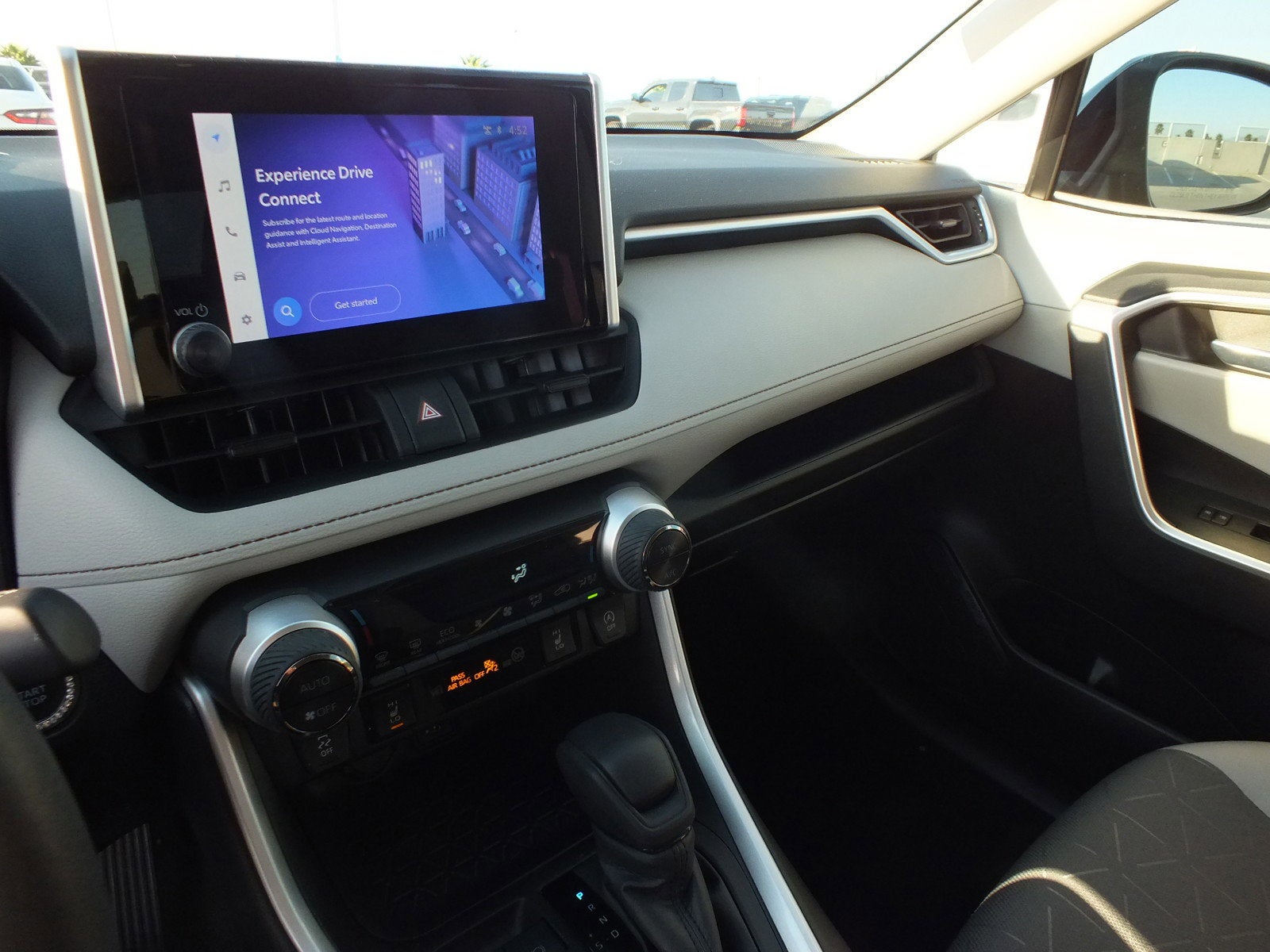 2024 Toyota RAV4 XLE FWD *CLEAN CARFAX*