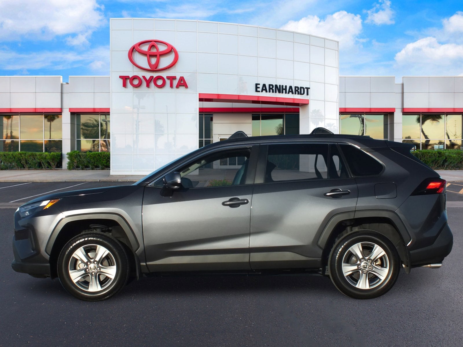 2024 Toyota RAV4 XLE FWD *CLEAN CARFAX*